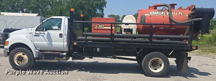 image for item DU7791 2010 Ford F750 vacuum truck