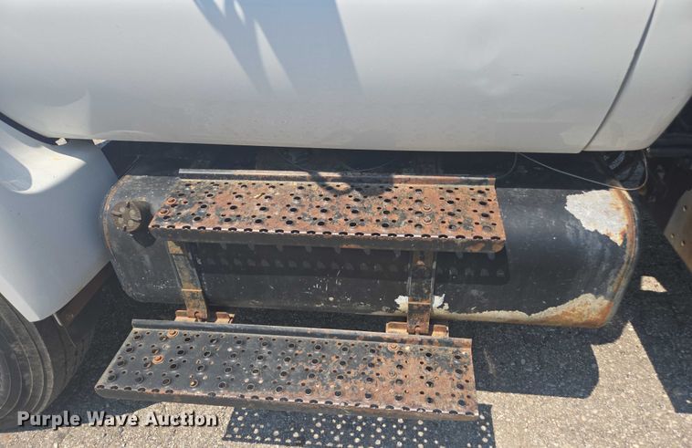 image for item DU7791 2010 Ford F750 vacuum truck