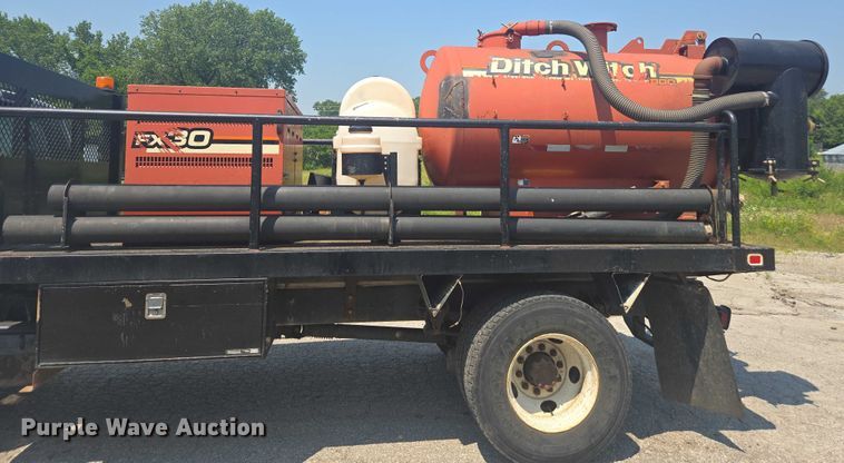 image for item DU7791 2010 Ford F750 vacuum truck