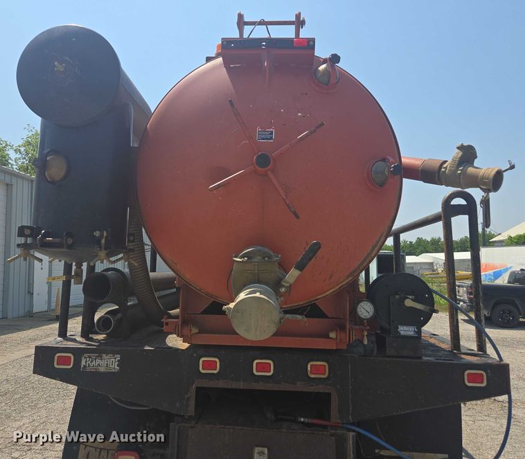 image for item DU7791 2010 Ford F750 vacuum truck