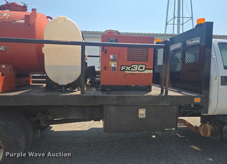 image for item DU7791 2010 Ford F750 vacuum truck