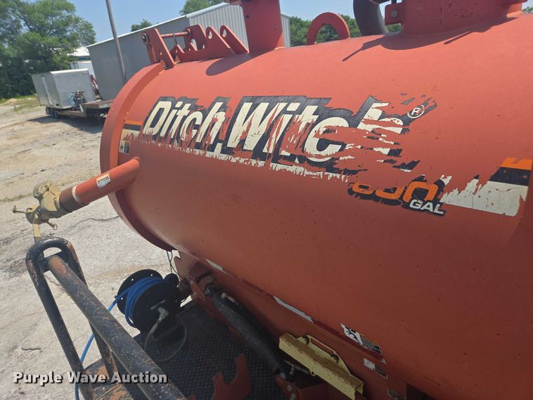 image for item DU7791 2010 Ford F750 vacuum truck