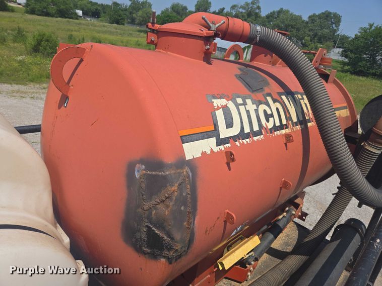 image for item DU7791 2010 Ford F750 vacuum truck