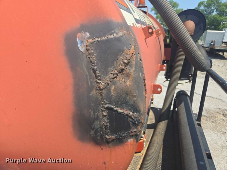 image for item DU7791 2010 Ford F750 vacuum truck