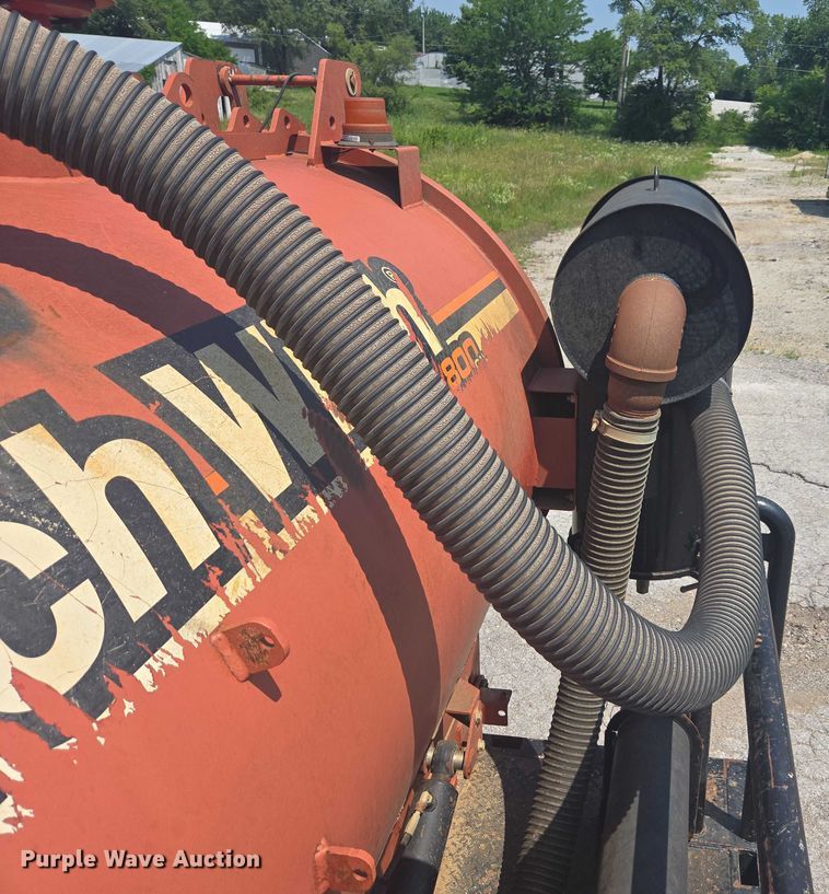 image for item DU7791 2010 Ford F750 vacuum truck