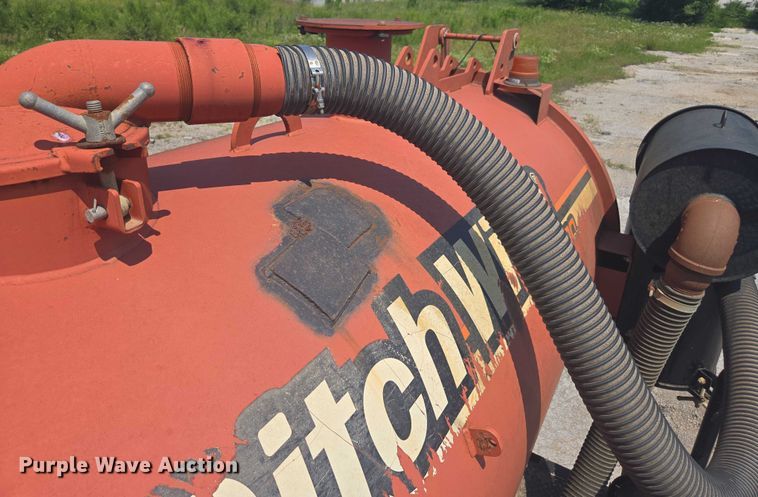 image for item DU7791 2010 Ford F750 vacuum truck