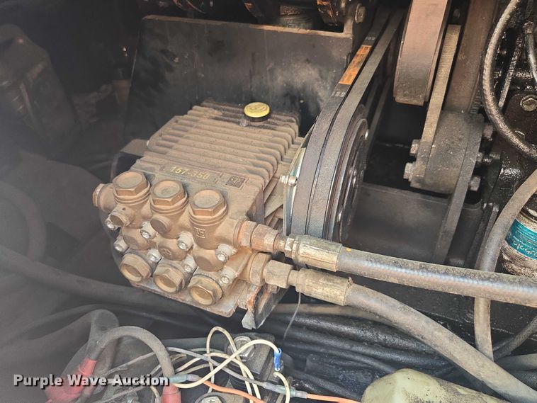 image for item DU7791 2010 Ford F750 vacuum truck