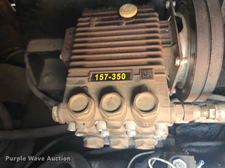 image for item DU7791 2010 Ford F750 vacuum truck