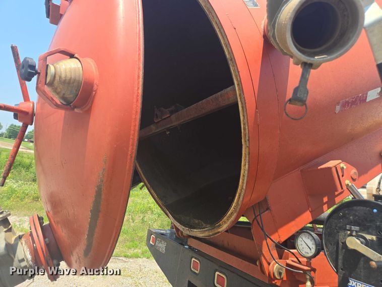 image for item DU7791 2010 Ford F750 vacuum truck