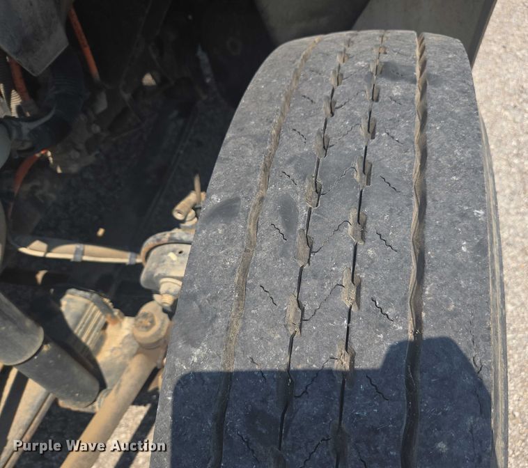 image for item DU7791 2010 Ford F750 vacuum truck