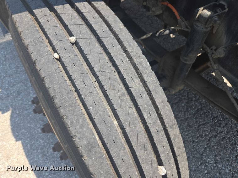 image for item DU7791 2010 Ford F750 vacuum truck