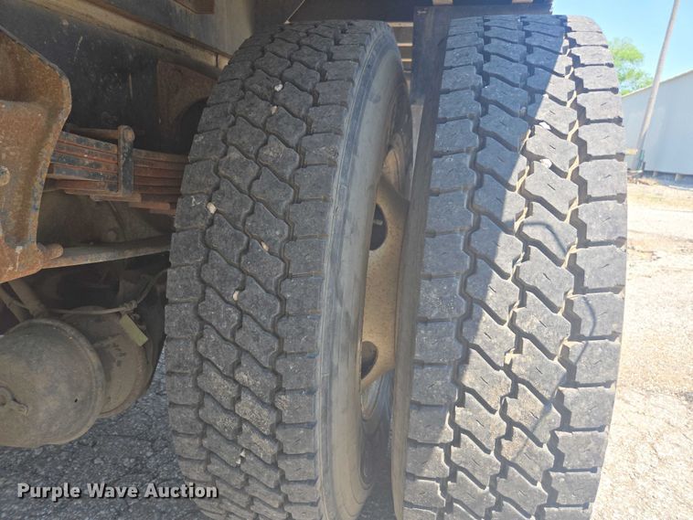 image for item DU7791 2010 Ford F750 vacuum truck