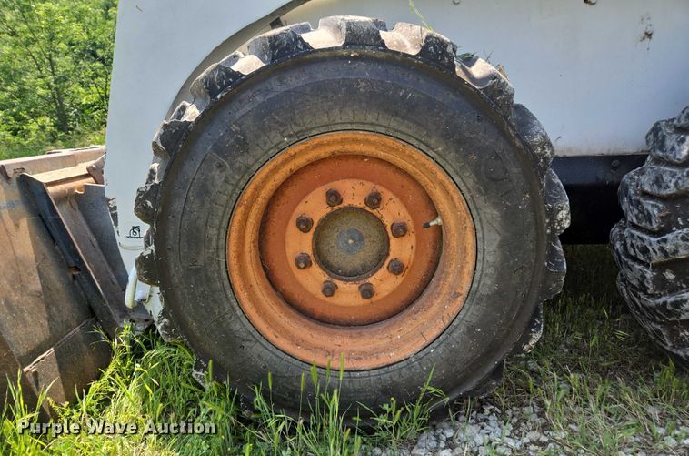 image for item DU7792 1992 Bobcat 843B skid steer loader