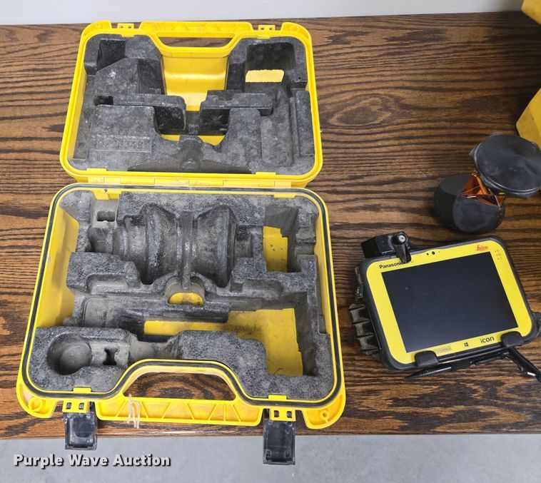image for item DU7798 Leica Total Station surveying equipment