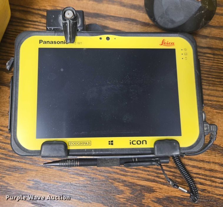 image for item DU7798 Leica Total Station surveying equipment