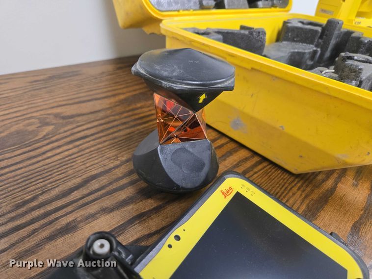 image for item DU7798 Leica Total Station surveying equipment