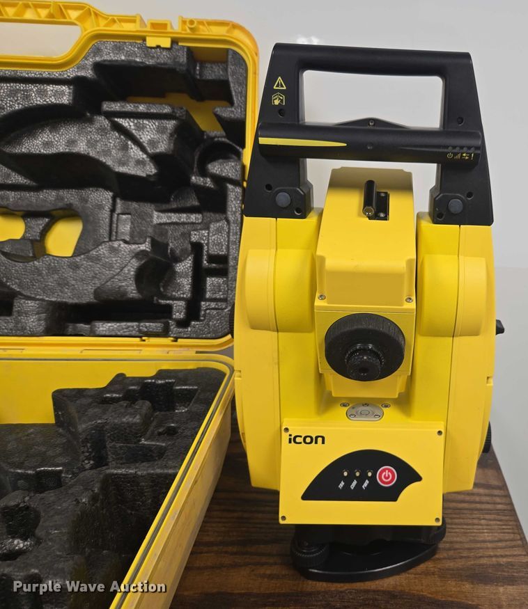 image for item DU7798 Leica Total Station surveying equipment