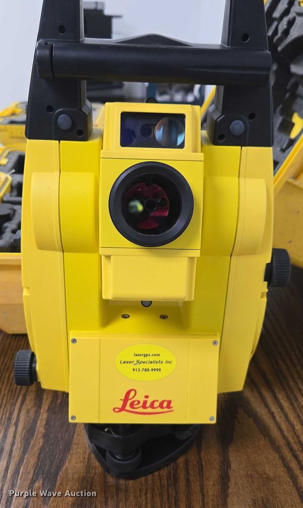 image for item DU7798 Leica Total Station surveying equipment