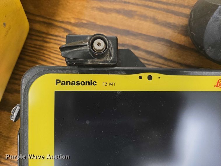 image for item DU7798 Leica Total Station surveying equipment