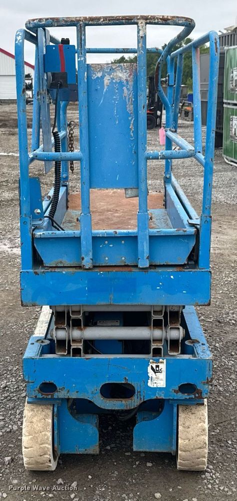 image for item DU9809 2000 Genie GS-2032 scissor lift