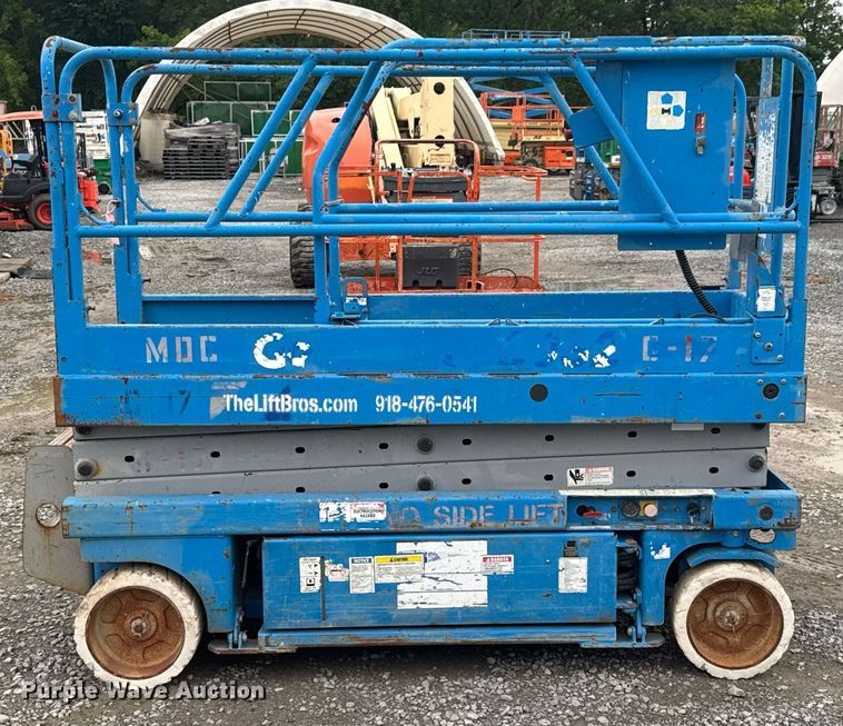 image for item DU9809 2000 Genie GS-2032 scissor lift
