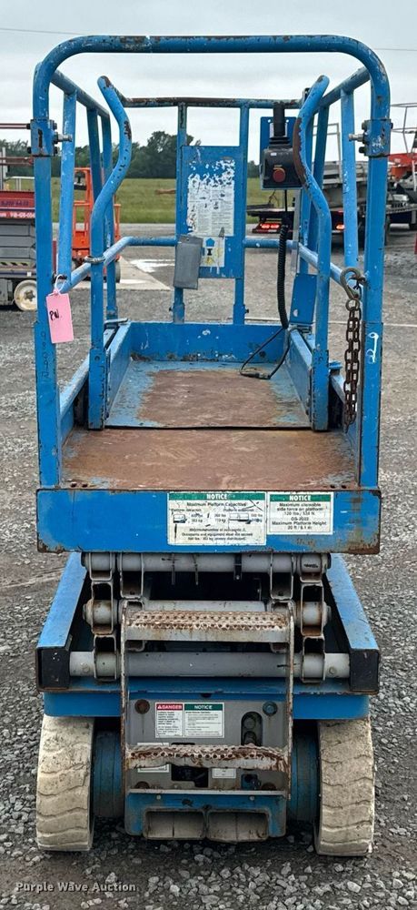 image for item DU9809 2000 Genie GS-2032 scissor lift