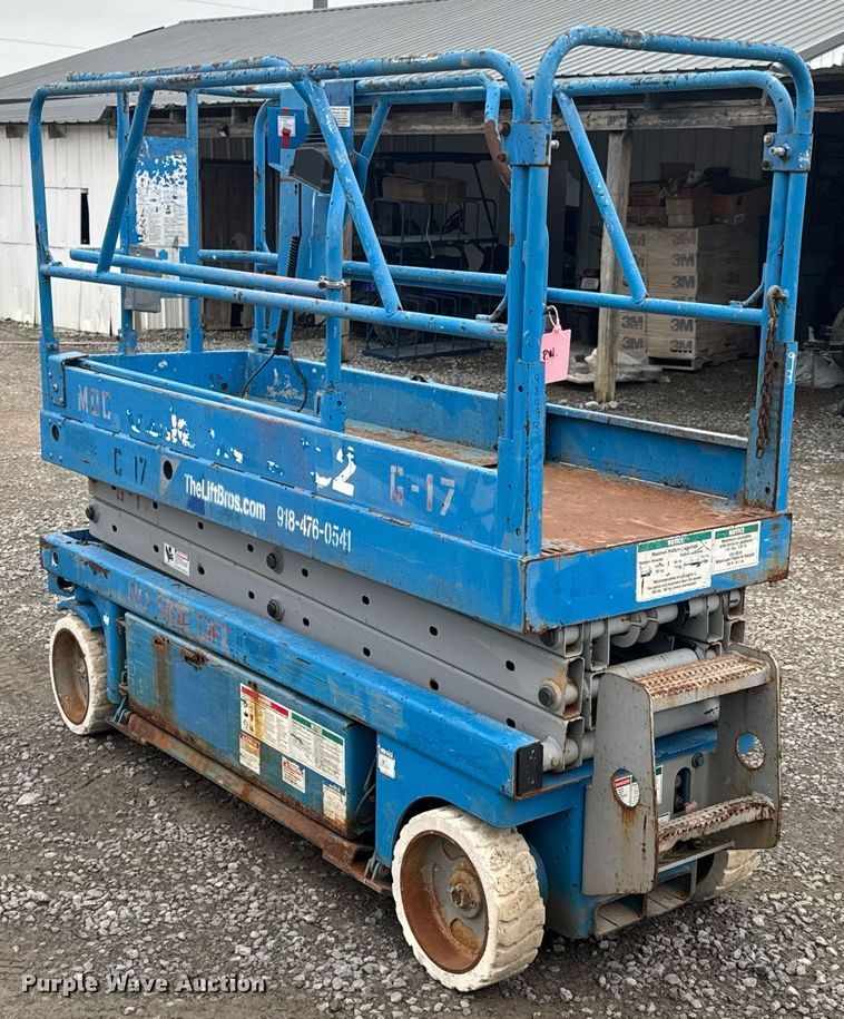 image for item DU9809 2000 Genie GS-2032 scissor lift