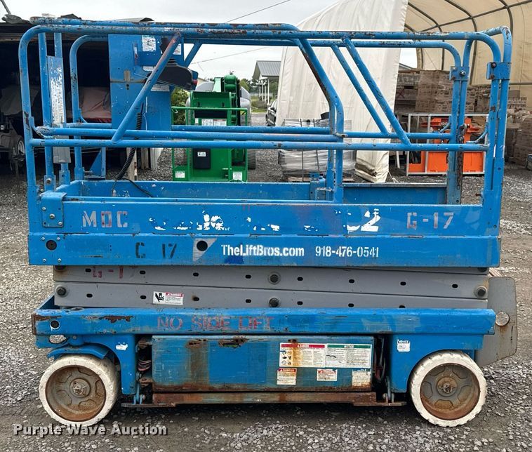 image for item DU9809 2000 Genie GS-2032 scissor lift