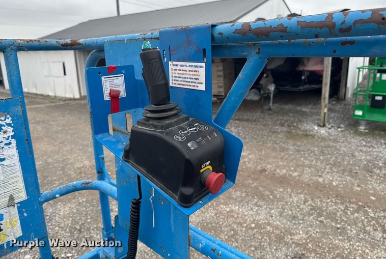 image for item DU9809 2000 Genie GS-2032 scissor lift