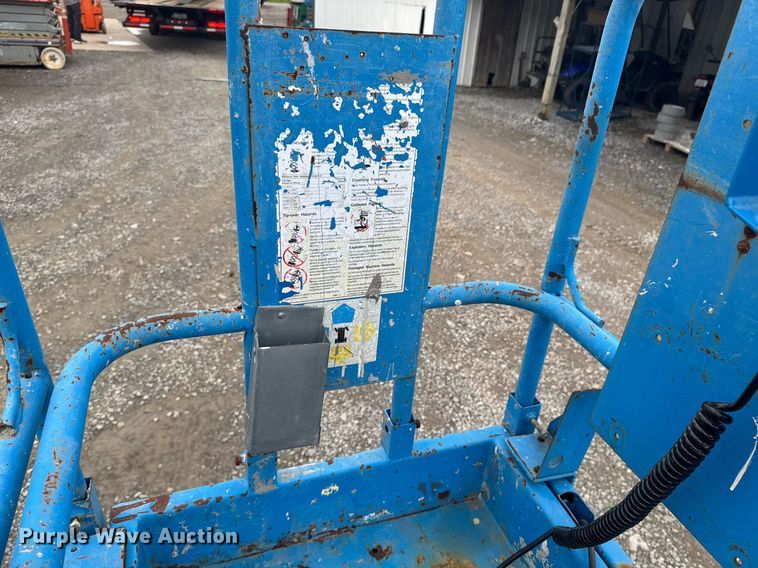 image for item DU9809 2000 Genie GS-2032 scissor lift