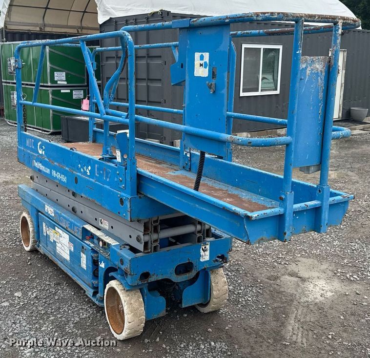 image for item DU9809 2000 Genie GS-2032 scissor lift