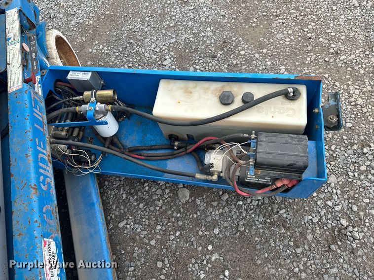 image for item DU9809 2000 Genie GS-2032 scissor lift