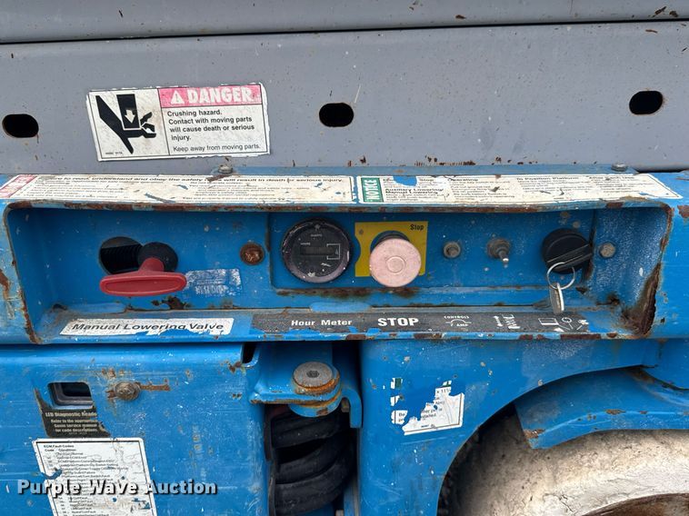 image for item DU9809 2000 Genie GS-2032 scissor lift