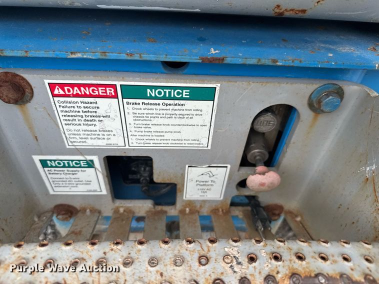 image for item DU9809 2000 Genie GS-2032 scissor lift