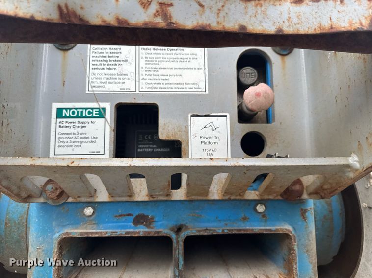 image for item DU9809 2000 Genie GS-2032 scissor lift