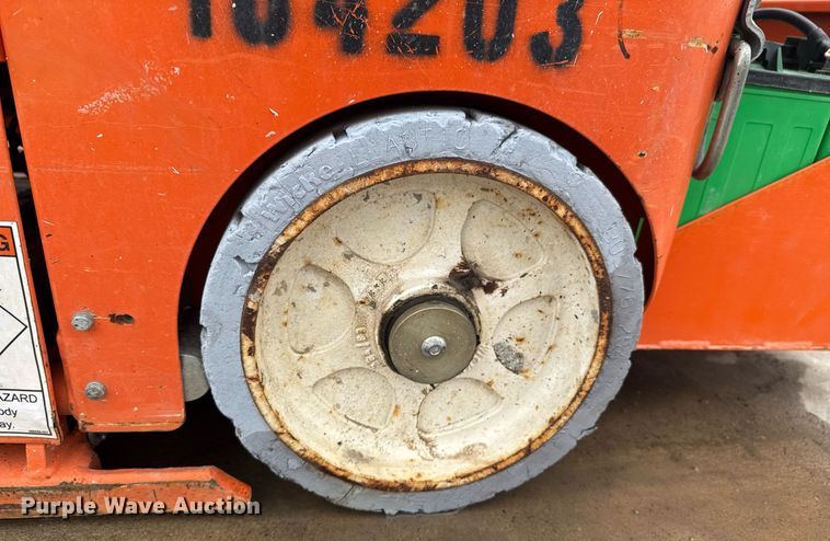 image for item DU9810 2015 Snorkel TM12 vertical lift