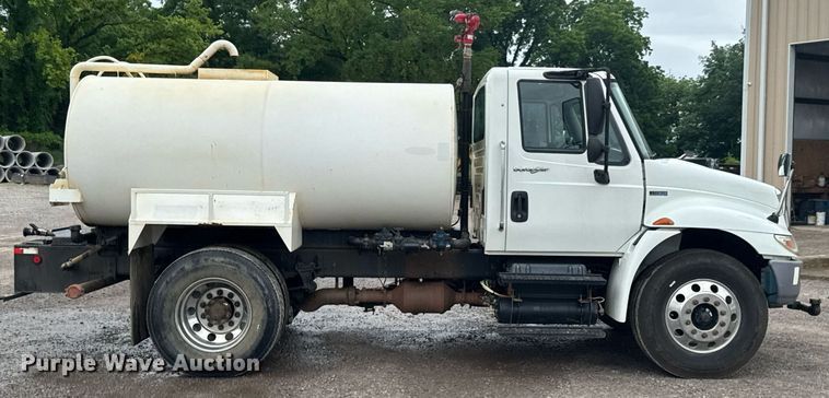 image for item DU9814 2012 International 4300 water truck