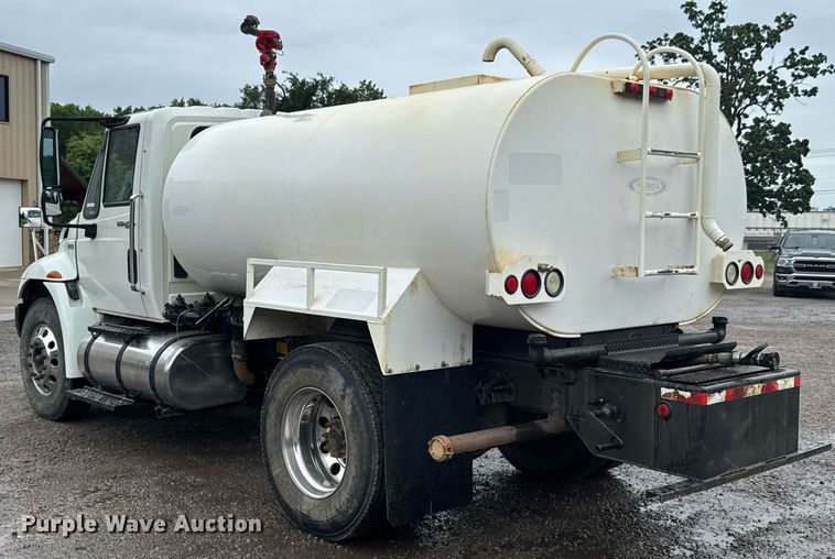 image for item DU9814 2012 International 4300 water truck