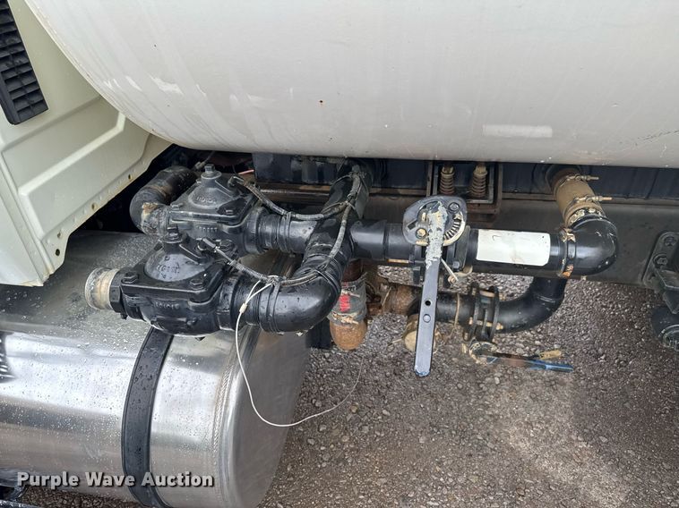 image for item DU9814 2012 International 4300 water truck