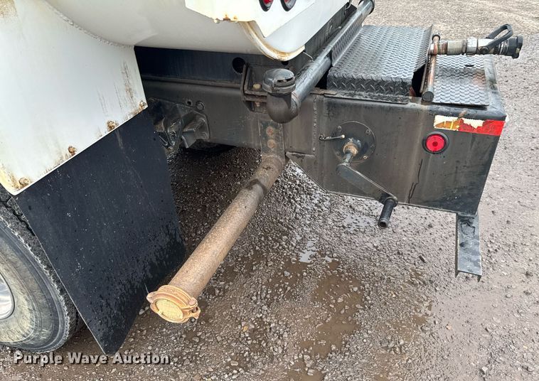 image for item DU9814 2012 International 4300 water truck