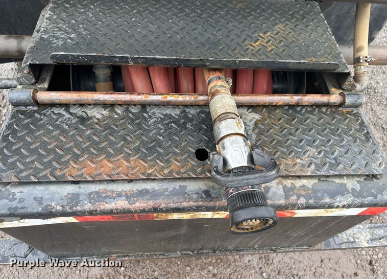 image for item DU9814 2012 International 4300 water truck