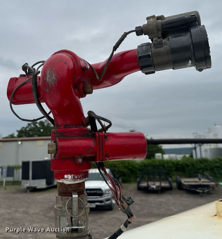 image for item DU9814 2012 International 4300 water truck