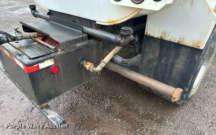 image for item DU9814 2012 International 4300 water truck