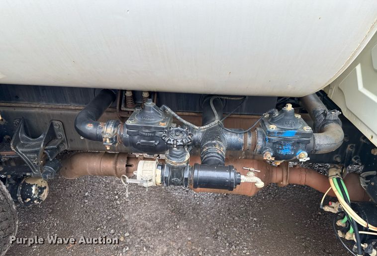 image for item DU9814 2012 International 4300 water truck