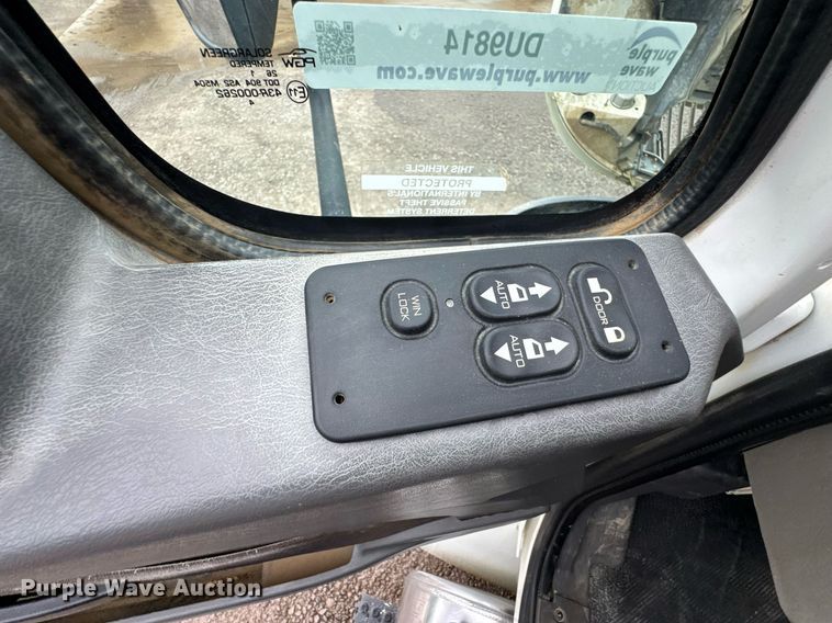 image for item DU9814 2012 International 4300 water truck