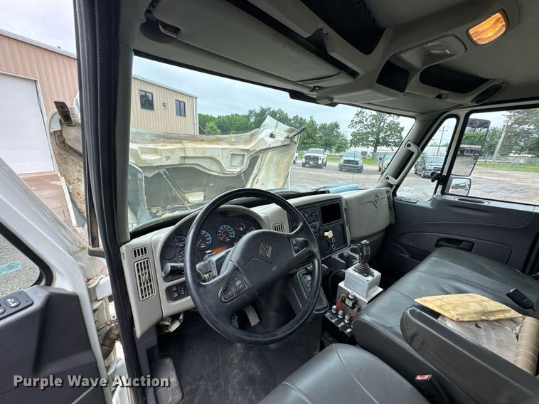 image for item DU9814 2012 International 4300 water truck