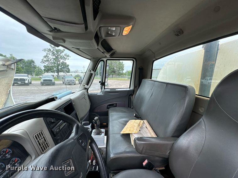 image for item DU9814 2012 International 4300 water truck