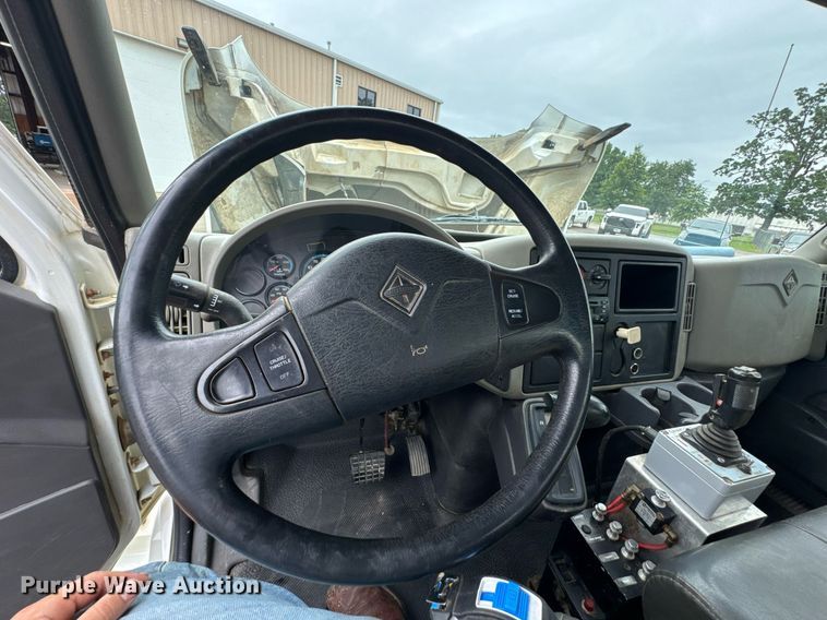 image for item DU9814 2012 International 4300 water truck