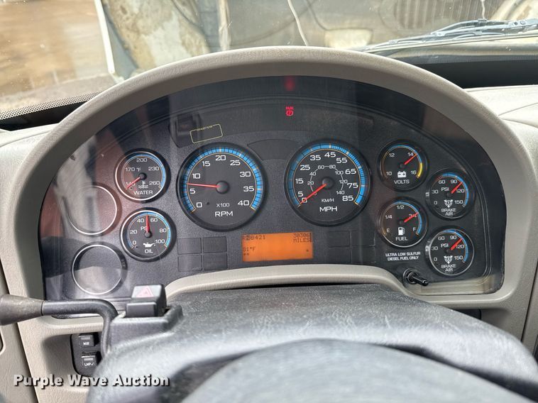 image for item DU9814 2012 International 4300 water truck