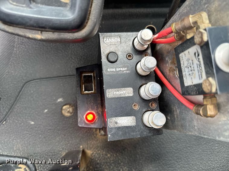 image for item DU9814 2012 International 4300 water truck